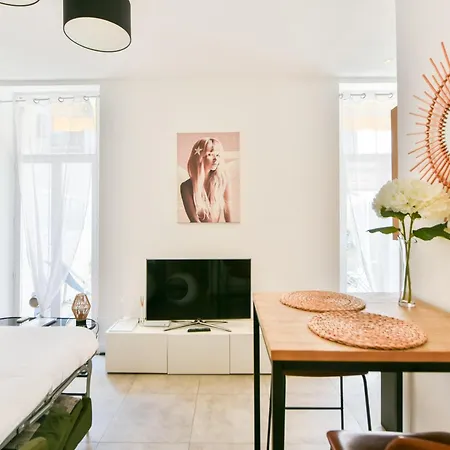 Le Concordia Mignon Avec Grande Et Belle Terrasse, En Plein Coeur Du Centre-ville Apartman
